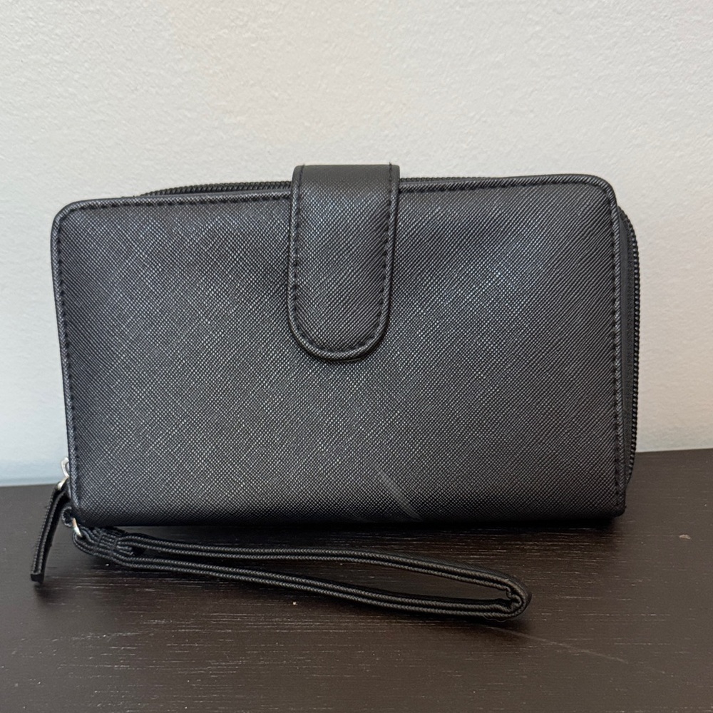 Mundi Classic Black Women's Wallet